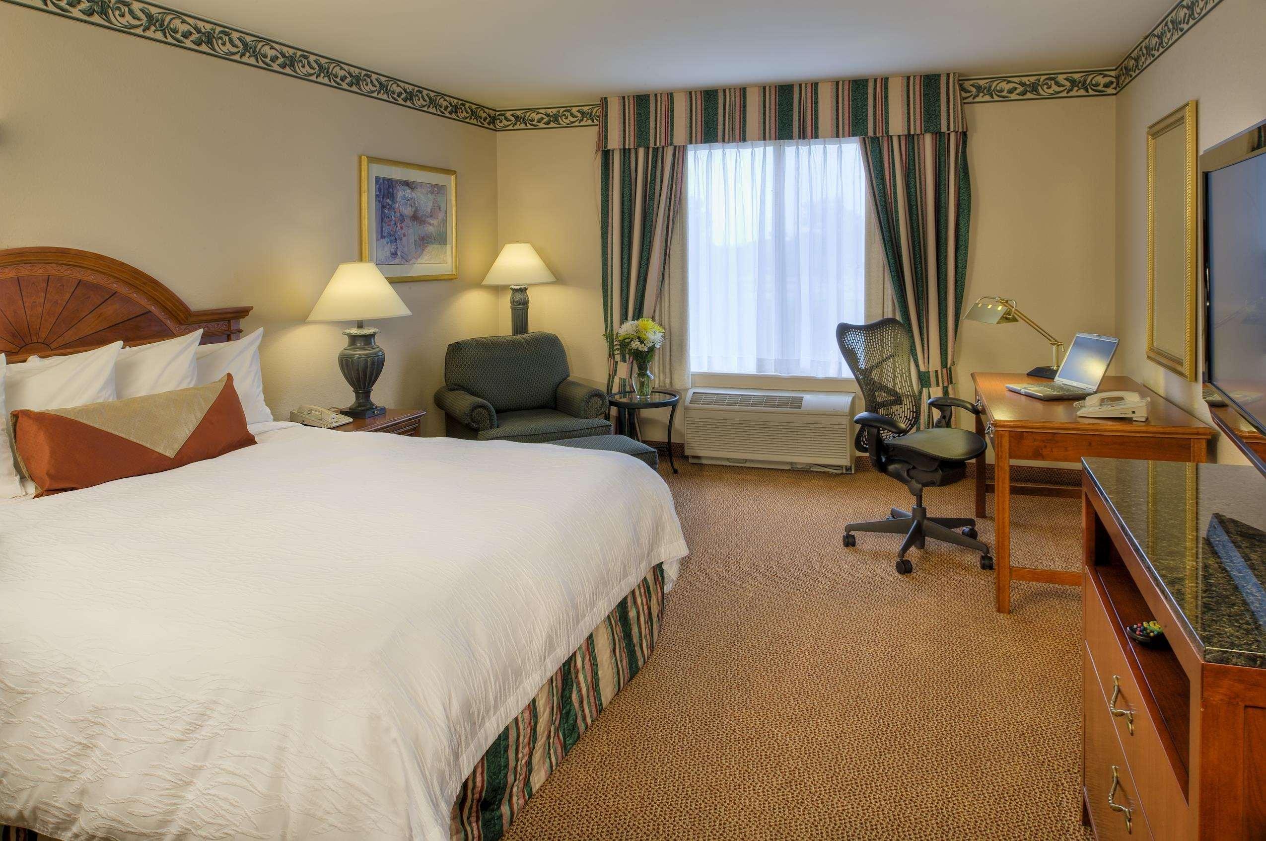 Hilton Garden Inn Saint Charles Zewnętrze zdjęcie