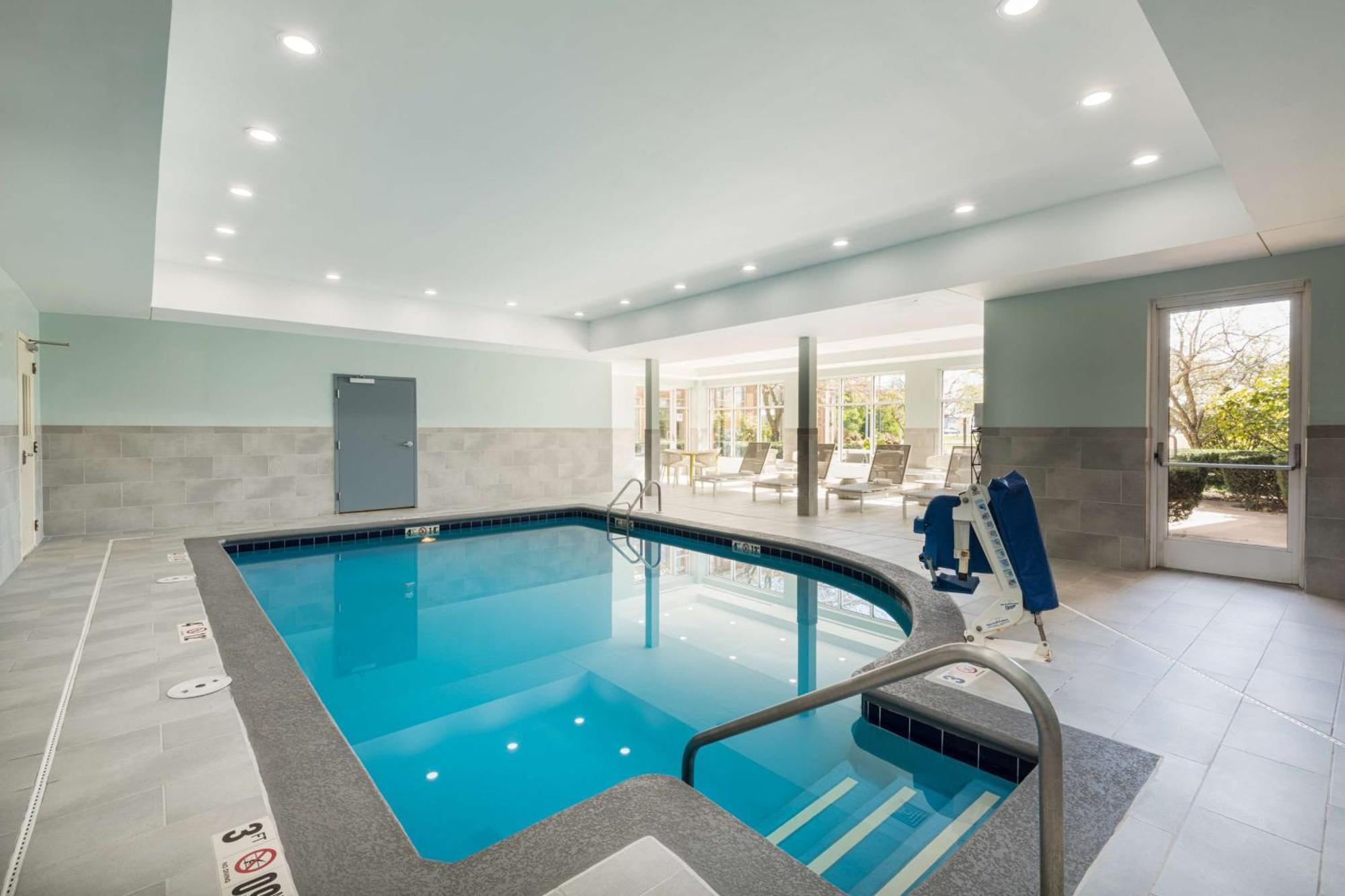 Hilton Garden Inn Saint Charles Zewnętrze zdjęcie