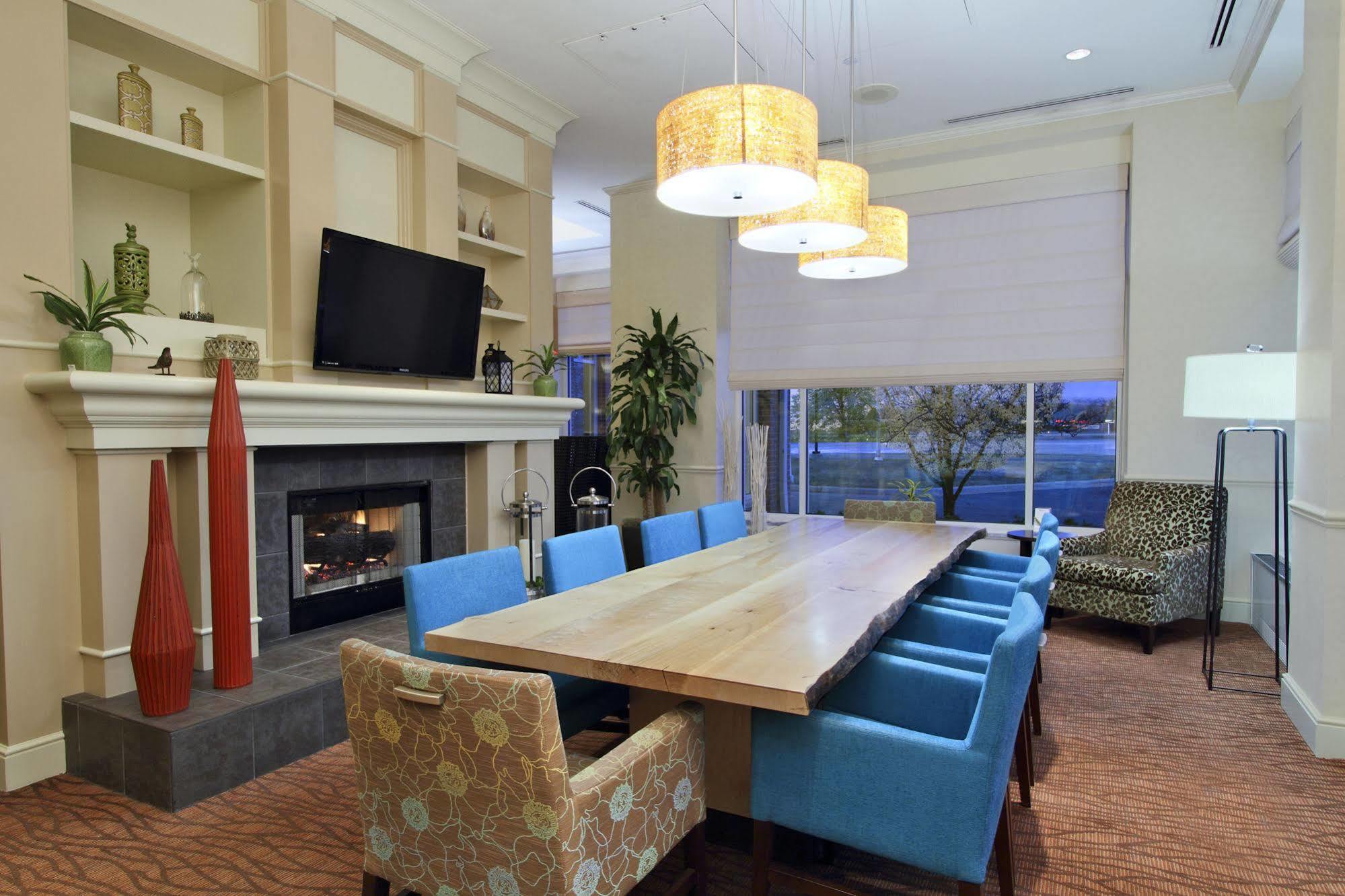 Hilton Garden Inn Saint Charles Zewnętrze zdjęcie